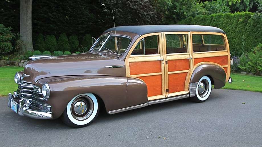 Dragers classic cars a woody in a driveway
